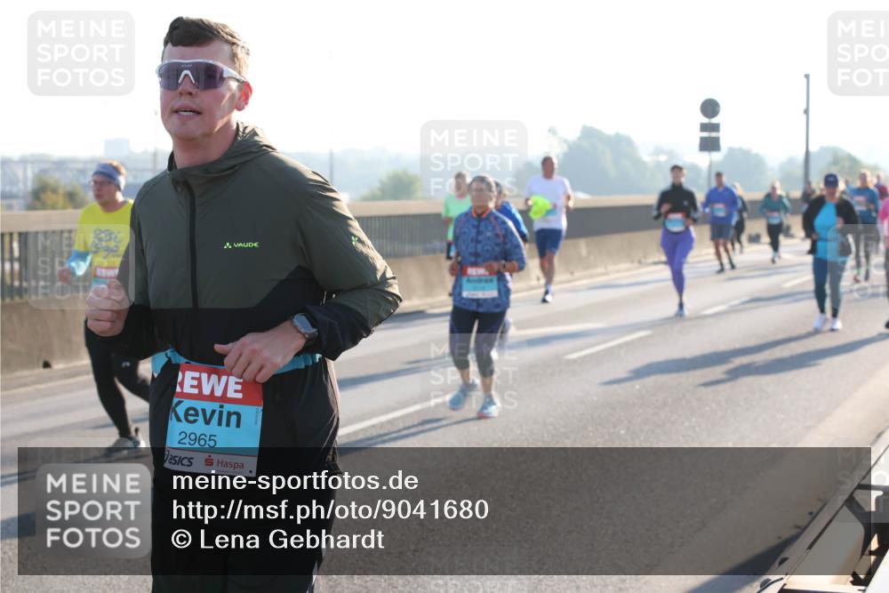 03.10.2025 - Köhlbrandbrückenlauf Lena Gebhardt http://msf.ph/oto/9041680 03.10.2025 09:25:42 Position 1 1990, 2965 meine-sportfotos.de