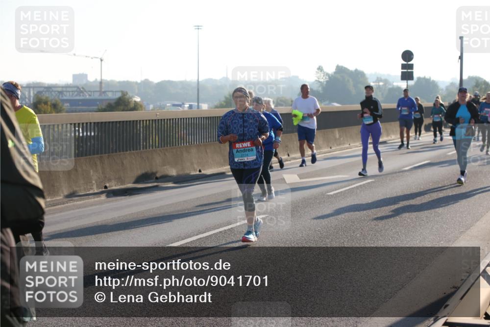 03.10.2025 - Köhlbrandbrückenlauf Lena Gebhardt http://msf.ph/oto/9041701 03.10.2025 09:25:42 Position 1  meine-sportfotos.de
