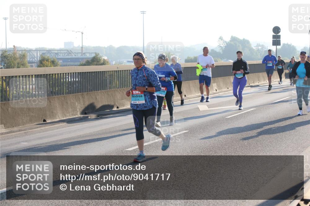 03.10.2025 - Köhlbrandbrückenlauf Lena Gebhardt http://msf.ph/oto/9041717 03.10.2025 09:25:43 Position 1  meine-sportfotos.de