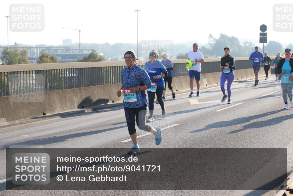 03.10.2025 - Köhlbrandbrückenlauf Lena Gebhardt http://msf.ph/oto/9041721 03.10.2025 09:25:43 Position 1 2774 meine-sportfotos.de