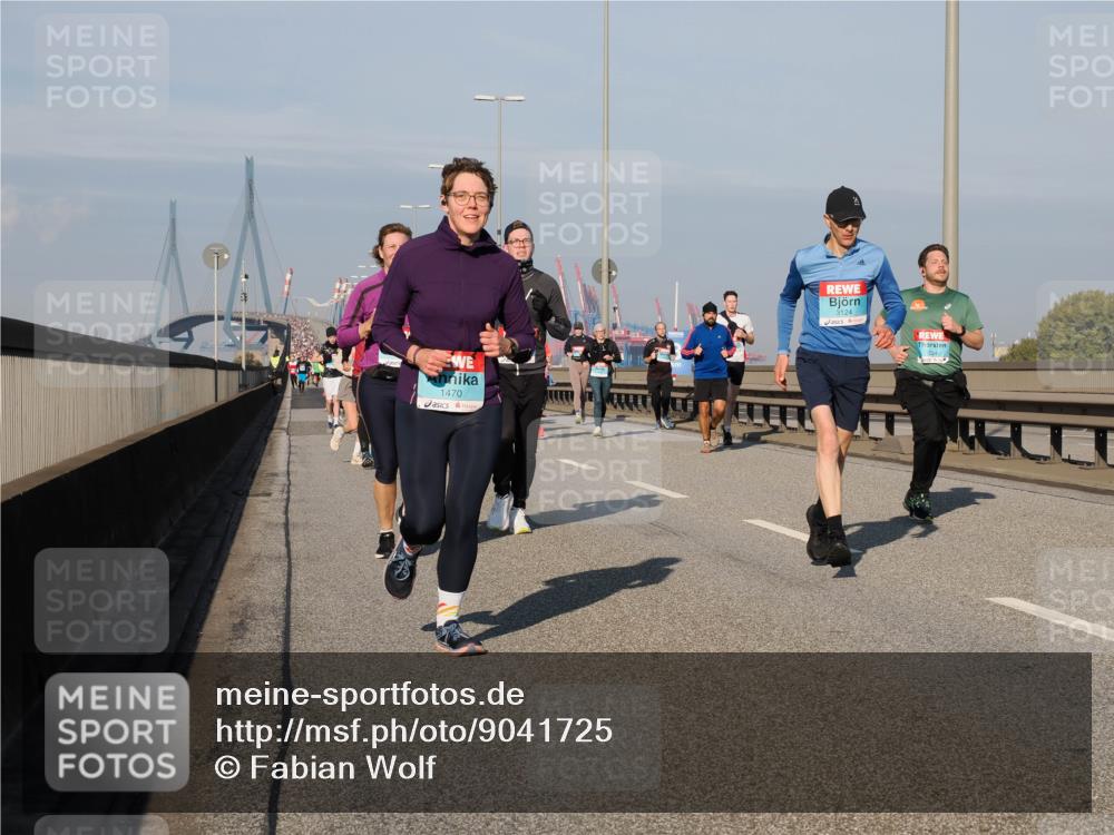 03.10.2025 - Köhlbrandbrückenlauf Fabian Wolf http://msf.ph/oto/9041725 03.10.2025 09:55:27 Position 3 1470, 3124, 1534 meine-sportfotos.de