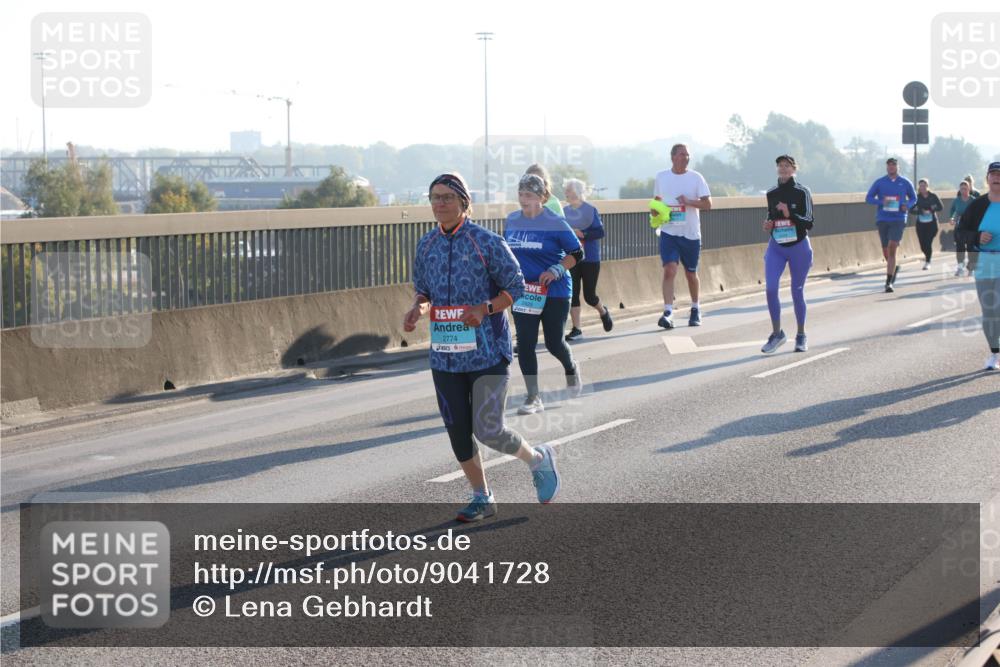 03.10.2025 - Köhlbrandbrückenlauf Lena Gebhardt http://msf.ph/oto/9041728 03.10.2025 09:25:43 Position 1 2774 meine-sportfotos.de