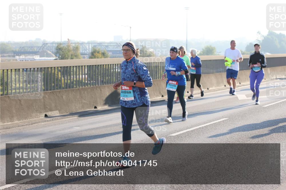 03.10.2025 - Köhlbrandbrückenlauf Lena Gebhardt http://msf.ph/oto/9041745 03.10.2025 09:25:44 Position 1 2774, 2925 meine-sportfotos.de