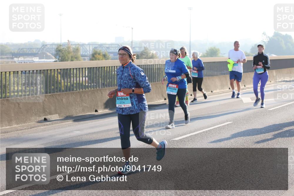03.10.2025 - Köhlbrandbrückenlauf Lena Gebhardt http://msf.ph/oto/9041749 03.10.2025 09:25:44 Position 1 2774 meine-sportfotos.de