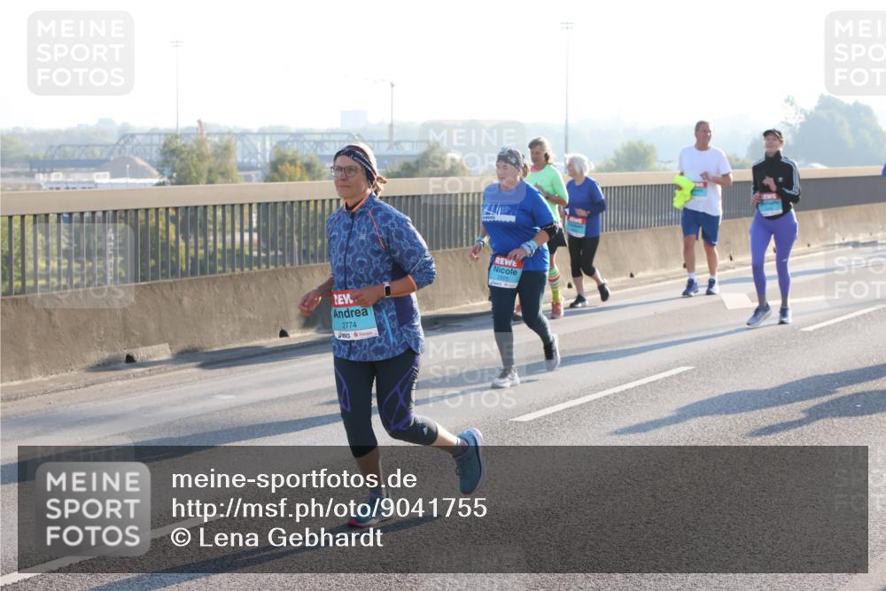 03.10.2025 - Köhlbrandbrückenlauf Lena Gebhardt http://msf.ph/oto/9041755 03.10.2025 09:25:44 Position 1 2774 meine-sportfotos.de