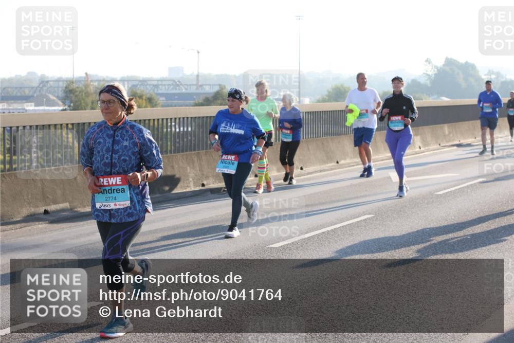 03.10.2025 - Köhlbrandbrückenlauf Lena Gebhardt http://msf.ph/oto/9041764 03.10.2025 09:25:44 Position 1 2774 meine-sportfotos.de