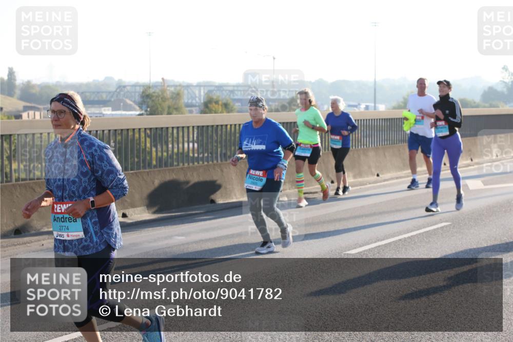 03.10.2025 - Köhlbrandbrückenlauf Lena Gebhardt http://msf.ph/oto/9041782 03.10.2025 09:25:45 Position 1 2774 meine-sportfotos.de