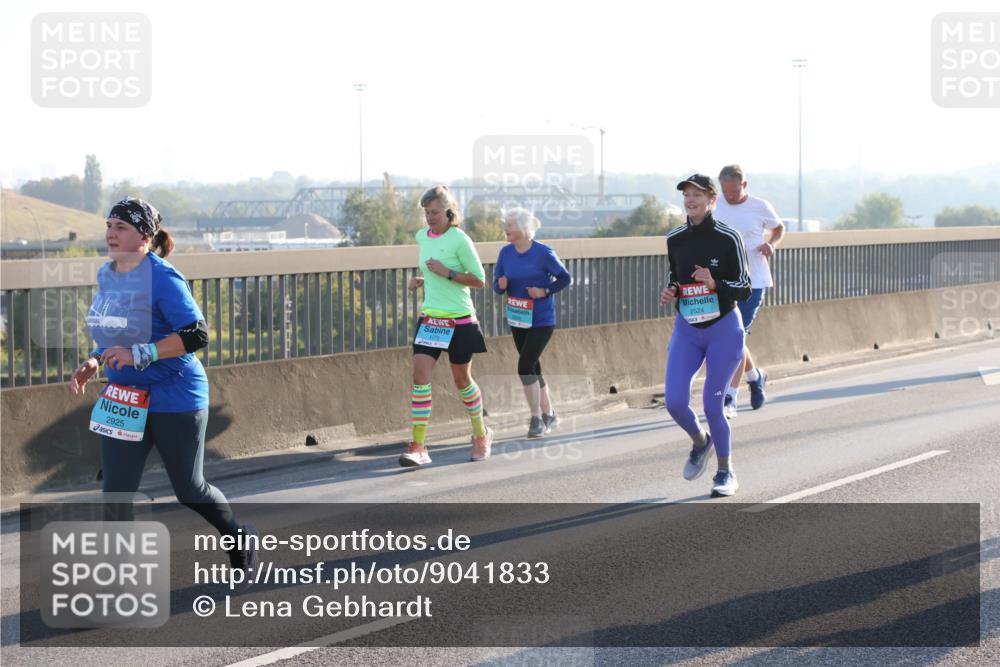 03.10.2025 - Köhlbrandbrückenlauf Lena Gebhardt http://msf.ph/oto/9041833 03.10.2025 09:25:46 Position 1 2925, 2524 meine-sportfotos.de