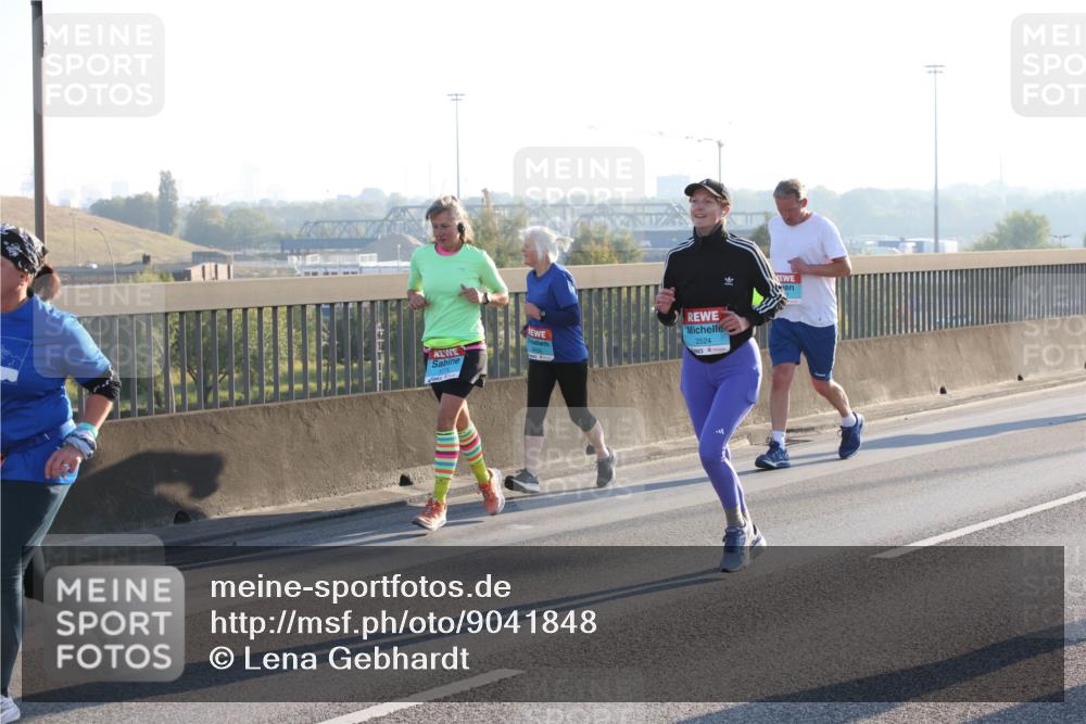 03.10.2025 - Köhlbrandbrückenlauf Lena Gebhardt http://msf.ph/oto/9041848 03.10.2025 09:25:46 Position 1 2524, 1775 meine-sportfotos.de