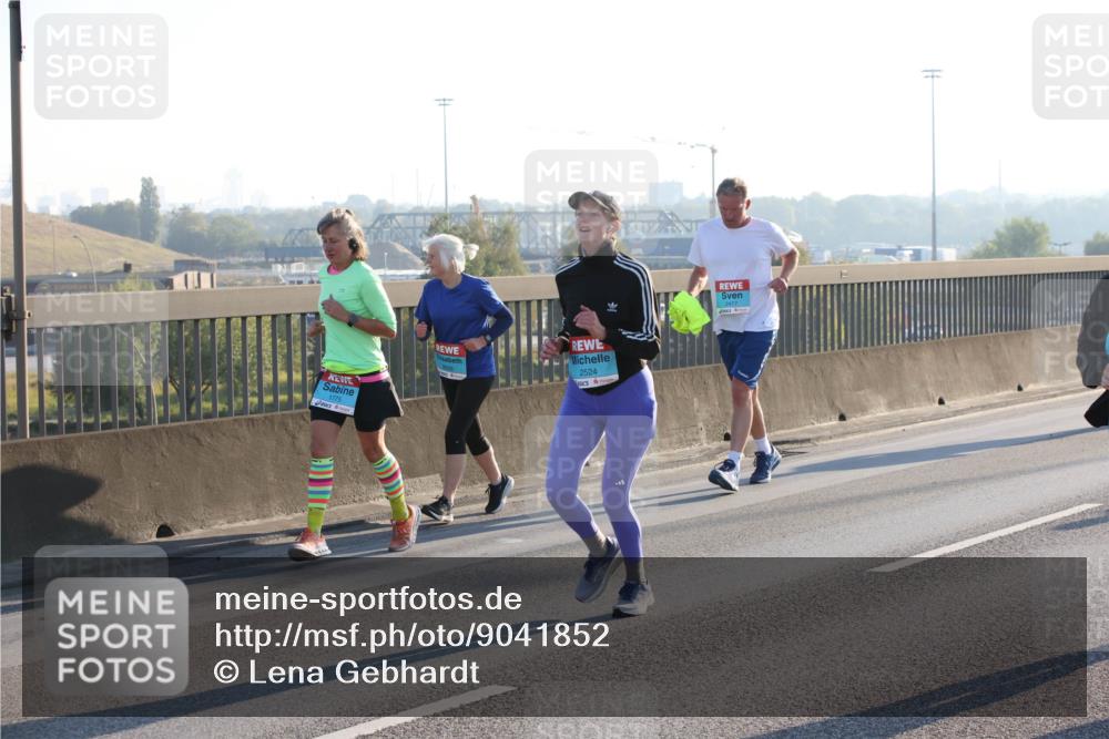 03.10.2025 - Köhlbrandbrückenlauf Lena Gebhardt http://msf.ph/oto/9041852 03.10.2025 09:25:47 Position 1 1775, 2524 meine-sportfotos.de