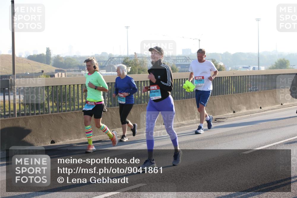 03.10.2025 - Köhlbrandbrückenlauf Lena Gebhardt http://msf.ph/oto/9041861 03.10.2025 09:25:47 Position 1 2524, 2417 meine-sportfotos.de