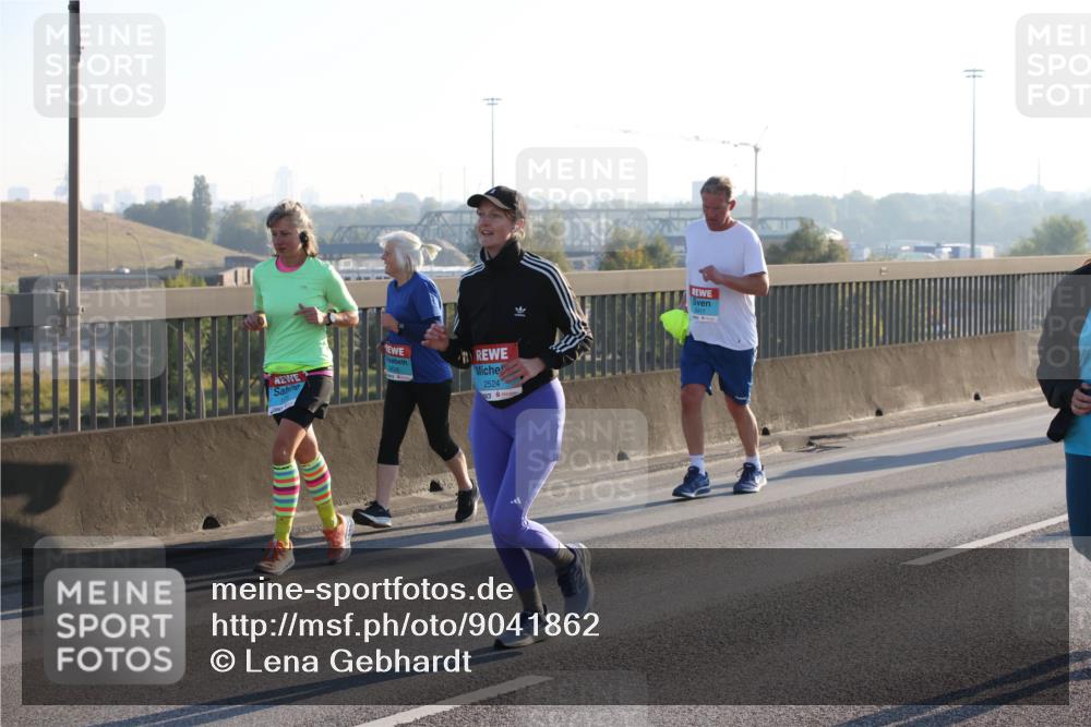 03.10.2025 - Köhlbrandbrückenlauf Lena Gebhardt http://msf.ph/oto/9041862 03.10.2025 09:25:47 Position 1 2524 meine-sportfotos.de