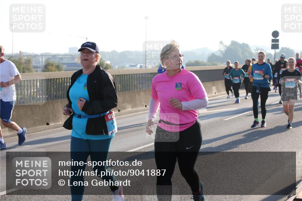03.10.2025 - Köhlbrandbrückenlauf Lena Gebhardt http://msf.ph/oto/9041887 03.10.2025 09:25:48 Position 1  meine-sportfotos.de