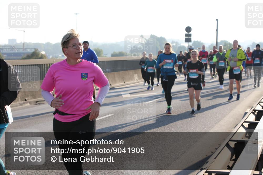 03.10.2025 - Köhlbrandbrückenlauf Lena Gebhardt http://msf.ph/oto/9041905 03.10.2025 09:25:48 Position 1  meine-sportfotos.de