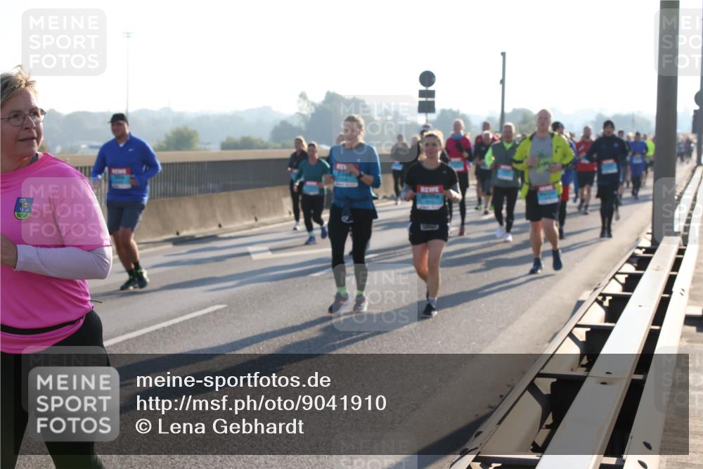 03.10.2025 - Köhlbrandbrückenlauf Lena Gebhardt http://msf.ph/oto/9041910 03.10.2025 09:25:49 Position 1  meine-sportfotos.de