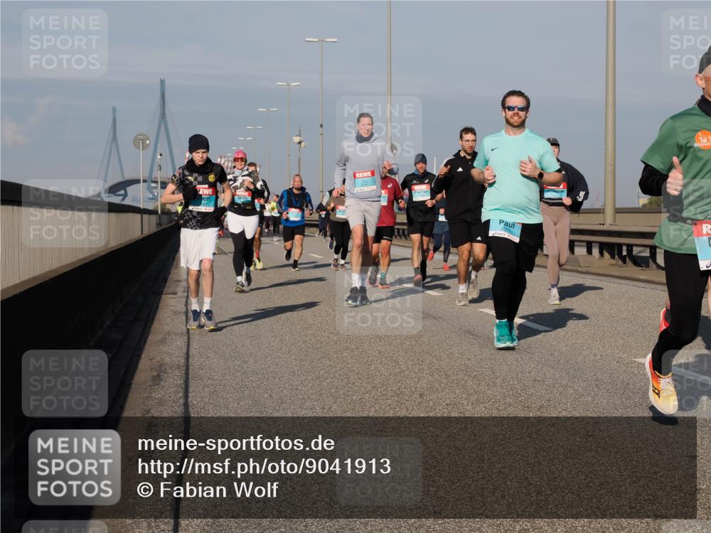 03.10.2025 - Köhlbrandbrückenlauf Fabian Wolf http://msf.ph/oto/9041913 03.10.2025 09:55:36 Position 3 2077 meine-sportfotos.de