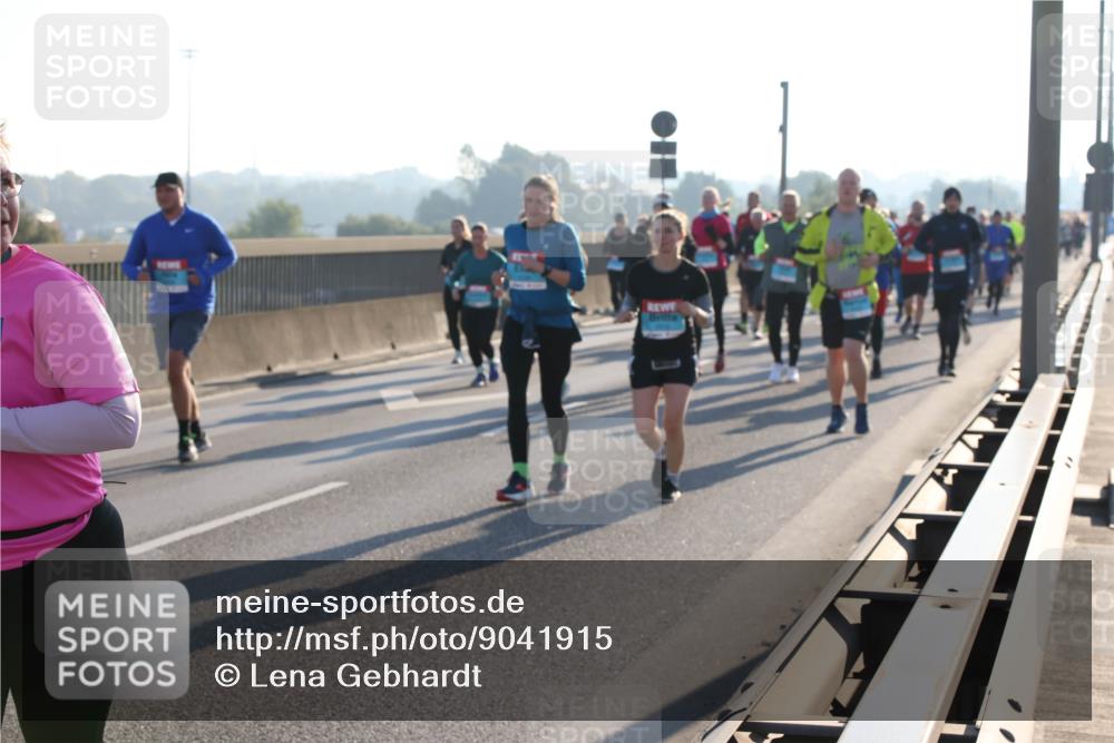 03.10.2025 - Köhlbrandbrückenlauf Lena Gebhardt http://msf.ph/oto/9041915 03.10.2025 09:25:49 Position 1  meine-sportfotos.de