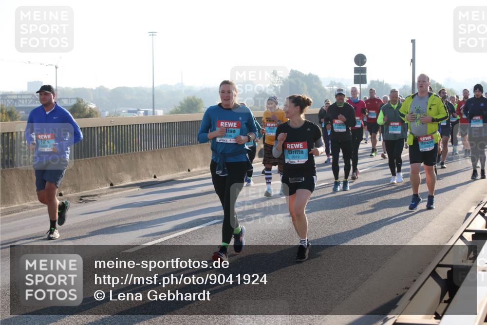 03.10.2025 - Köhlbrandbrückenlauf Lena Gebhardt http://msf.ph/oto/9041924 03.10.2025 09:25:50 Position 1 2409, 2036, 2019 meine-sportfotos.de