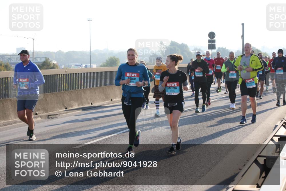 03.10.2025 - Köhlbrandbrückenlauf Lena Gebhardt http://msf.ph/oto/9041928 03.10.2025 09:25:50 Position 1 2405, 036, 2019 meine-sportfotos.de