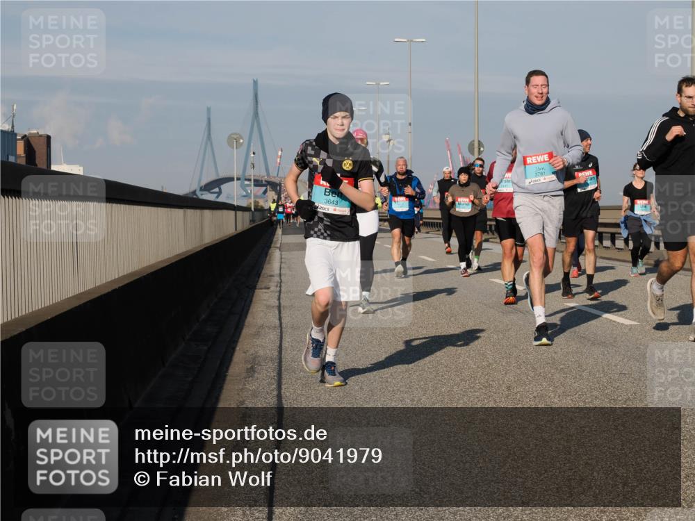 03.10.2025 - Köhlbrandbrückenlauf Fabian Wolf http://msf.ph/oto/9041979 03.10.2025 09:55:38 Position 3 3643, 3781 meine-sportfotos.de
