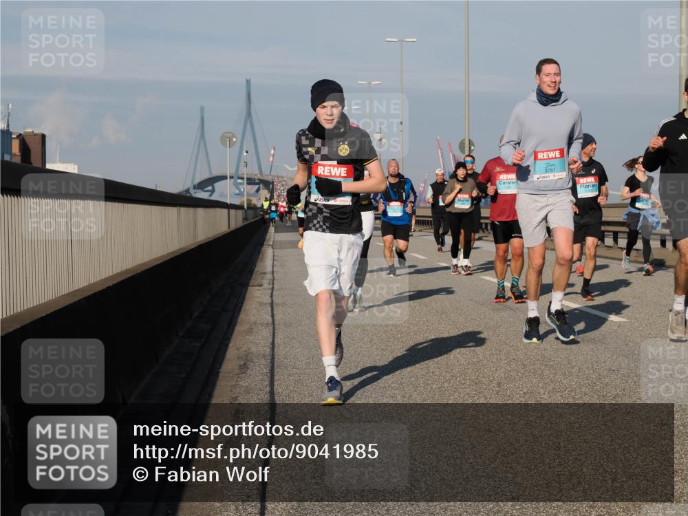 03.10.2025 - Köhlbrandbrückenlauf Fabian Wolf http://msf.ph/oto/9041985 03.10.2025 09:55:38 Position 3 3781, 1191 meine-sportfotos.de