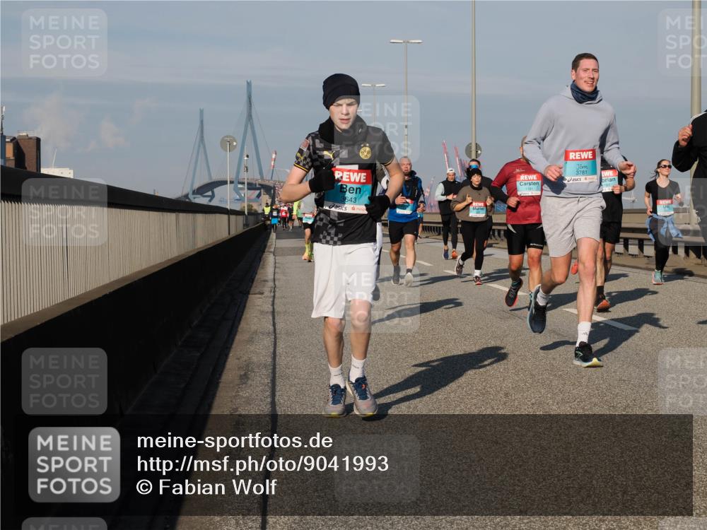 03.10.2025 - Köhlbrandbrückenlauf Fabian Wolf http://msf.ph/oto/9041993 03.10.2025 09:55:38 Position 3 3643, 1191, 3781 meine-sportfotos.de