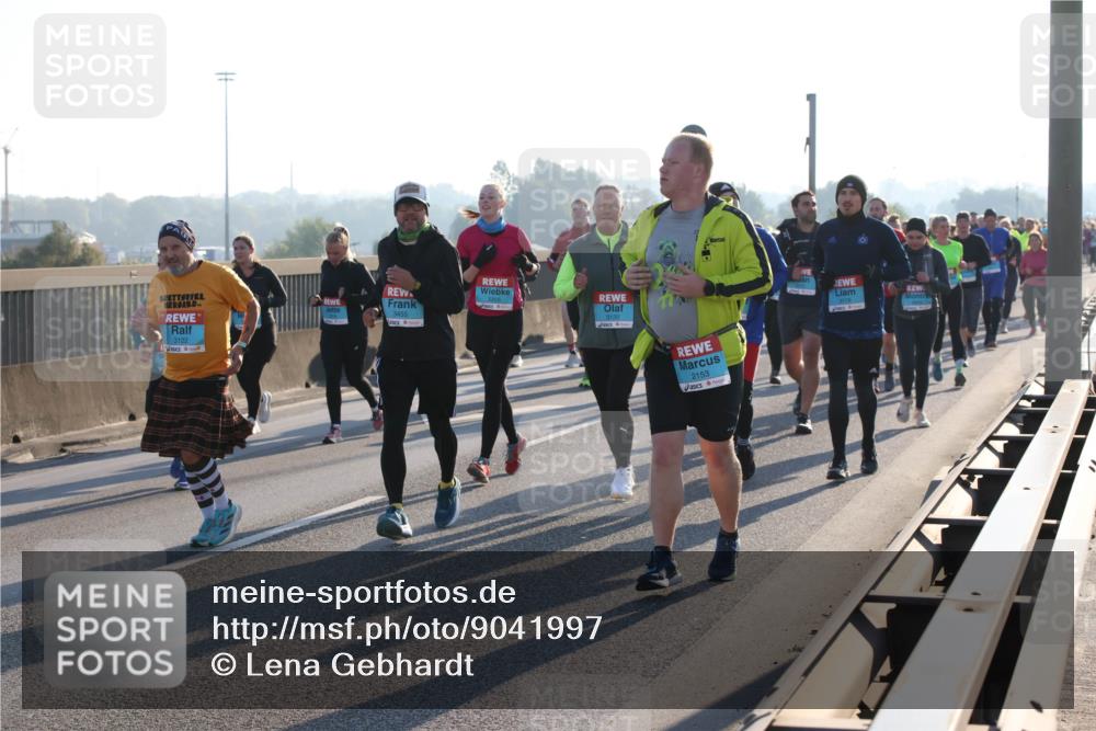 03.10.2025 - Köhlbrandbrückenlauf Lena Gebhardt http://msf.ph/oto/9041997 03.10.2025 09:25:52 Position 1 3122, 3455, 3120, 2153 meine-sportfotos.de