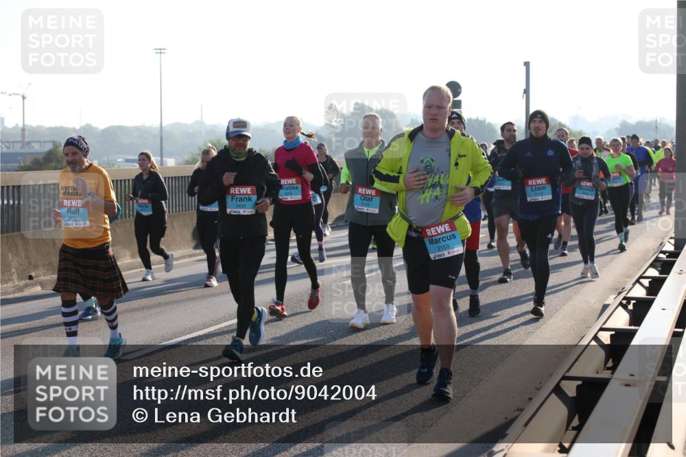 03.10.2025 - Köhlbrandbrückenlauf Lena Gebhardt http://msf.ph/oto/9042004 03.10.2025 09:25:52 Position 1 3122, 3455, 2153, 3119 meine-sportfotos.de