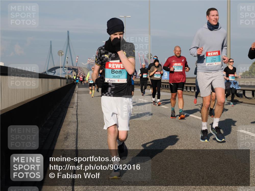 03.10.2025 - Köhlbrandbrückenlauf Fabian Wolf http://msf.ph/oto/9042016 03.10.2025 09:55:39 Position 3 3643, 1191, 3781 meine-sportfotos.de