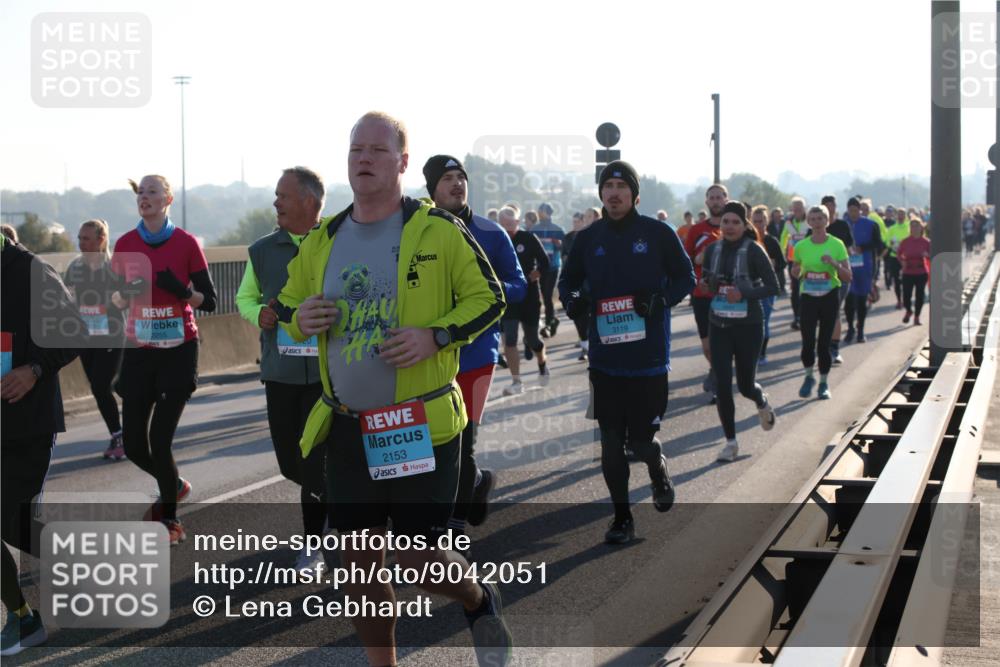 03.10.2025 - Köhlbrandbrückenlauf Lena Gebhardt http://msf.ph/oto/9042051 03.10.2025 09:25:54 Position 1 2255, 2153, 3119 meine-sportfotos.de