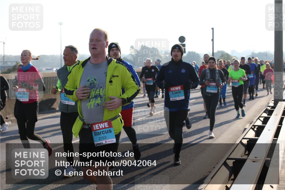 03.10.2025 - Köhlbrandbrückenlauf Lena Gebhardt http://msf.ph/oto/9042064 03.10.2025 09:25:54 Position 1 2255, 3120, 2153, 3119 meine-sportfotos.de