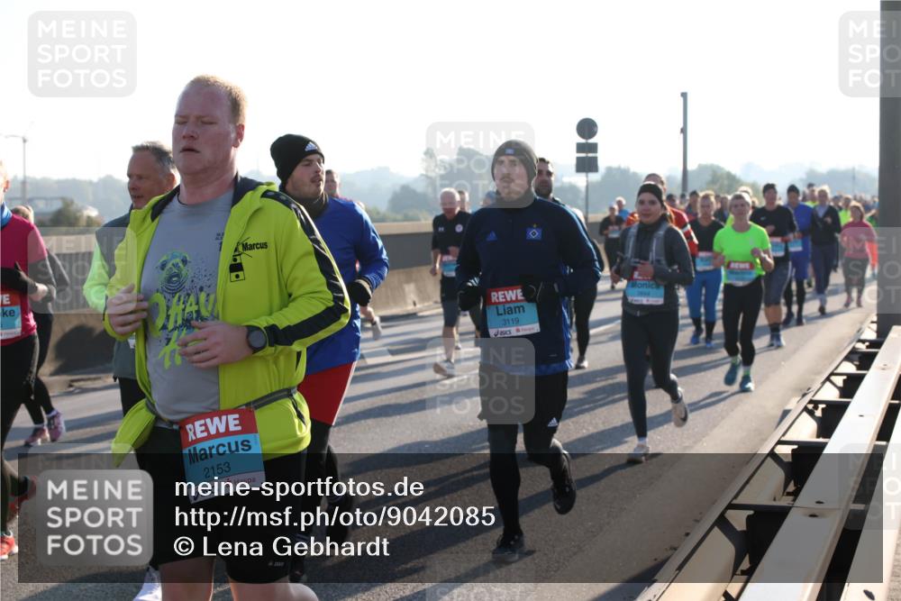 03.10.2025 - Köhlbrandbrückenlauf Lena Gebhardt http://msf.ph/oto/9042085 03.10.2025 09:25:54 Position 1 2153, 3119 meine-sportfotos.de