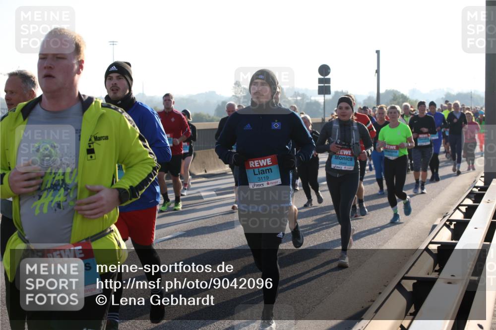 03.10.2025 - Köhlbrandbrückenlauf Lena Gebhardt http://msf.ph/oto/9042096 03.10.2025 09:25:55 Position 1 2153, 3119, 2644 meine-sportfotos.de