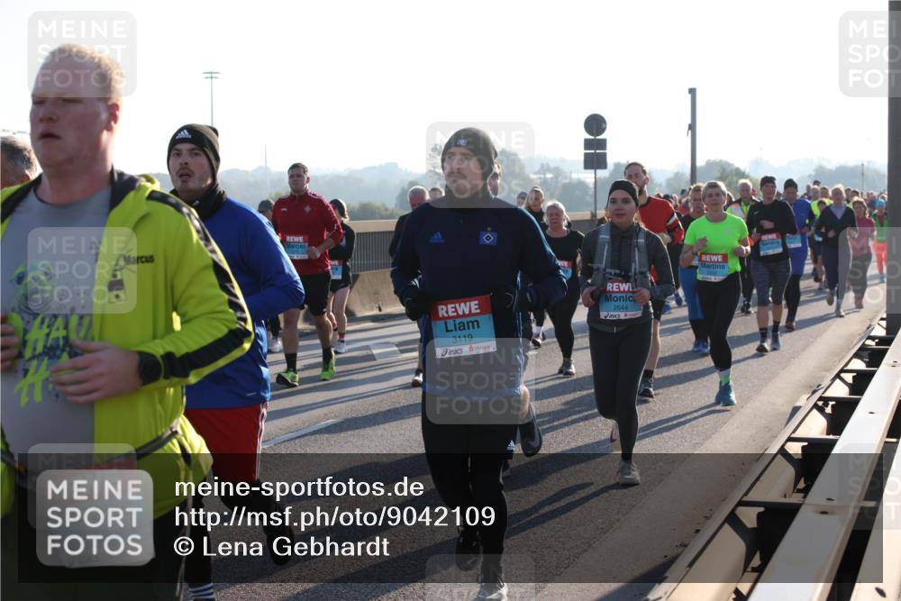 03.10.2025 - Köhlbrandbrückenlauf Lena Gebhardt http://msf.ph/oto/9042109 03.10.2025 09:25:55 Position 1 2153, 3119, 2644 meine-sportfotos.de