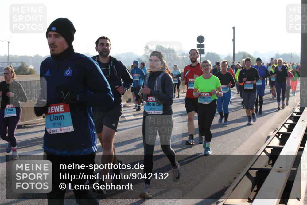03.10.2025 - Köhlbrandbrückenlauf Lena Gebhardt http://msf.ph/oto/9042132 03.10.2025 09:25:56 Position 1 2125, 3119, 2644, 2502 meine-sportfotos.de