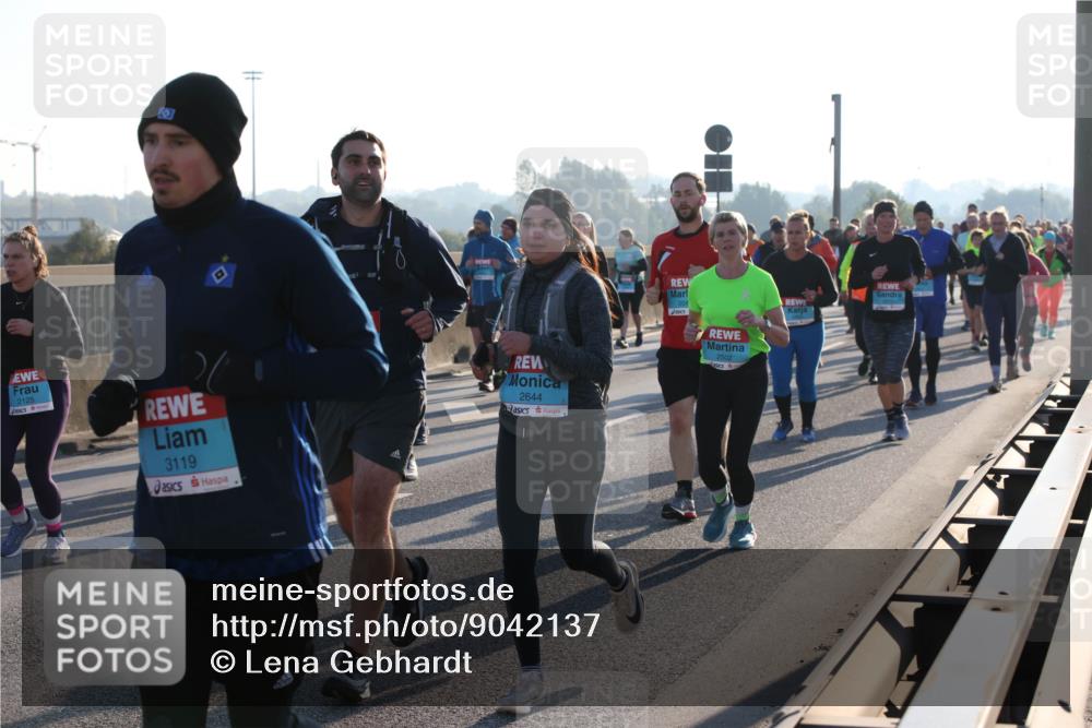 03.10.2025 - Köhlbrandbrückenlauf Lena Gebhardt http://msf.ph/oto/9042137 03.10.2025 09:25:56 Position 1 2125, 3119, 2644, 2502 meine-sportfotos.de
