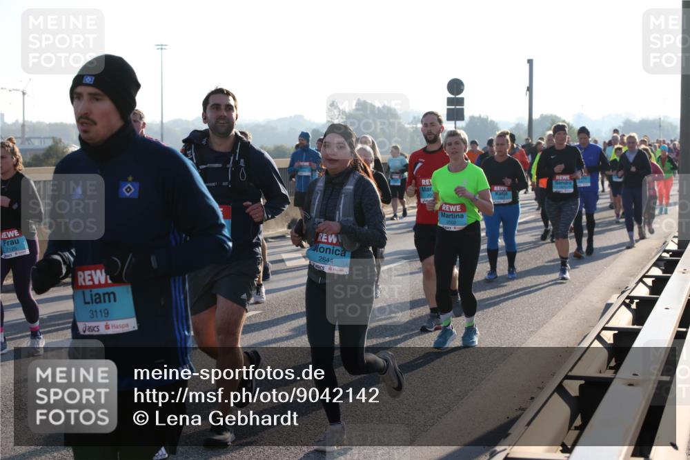 03.10.2025 - Köhlbrandbrückenlauf Lena Gebhardt http://msf.ph/oto/9042142 03.10.2025 09:25:56 Position 1 2125, 3119, 2644, 2502 meine-sportfotos.de
