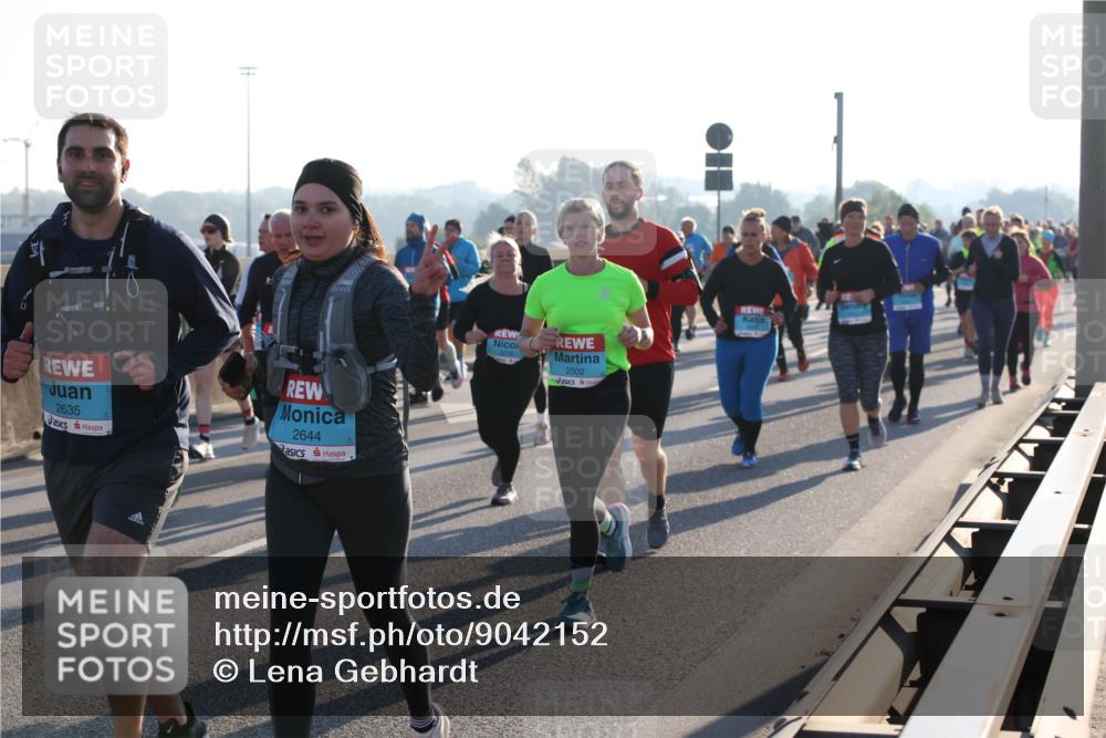 03.10.2025 - Köhlbrandbrückenlauf Lena Gebhardt http://msf.ph/oto/9042152 03.10.2025 09:25:56 Position 1 2635, 2644, 3130, 2502 meine-sportfotos.de