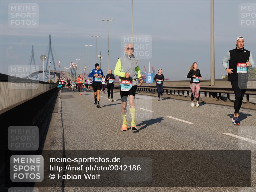 03.10.2025 - Köhlbrandbrückenlauf Fabian Wolf http://msf.ph/oto/9042186 03.10.2025 09:55:45 Position 3 3528, 3, 3435 meine-sportfotos.de