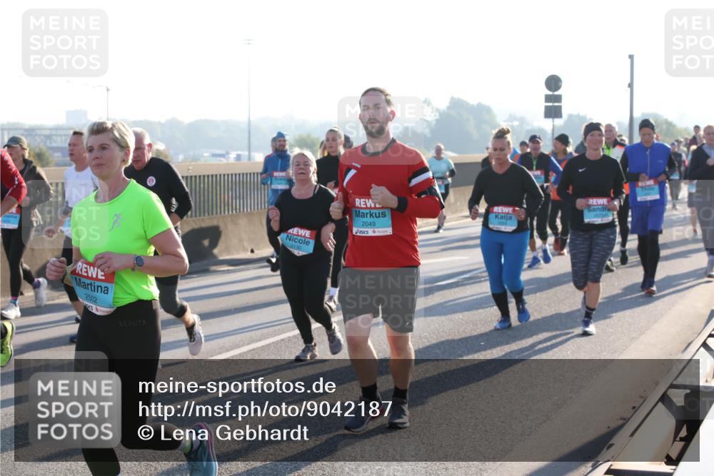 03.10.2025 - Köhlbrandbrückenlauf Lena Gebhardt http://msf.ph/oto/9042187 03.10.2025 09:25:58 Position 1 2502, 3130, 2049 meine-sportfotos.de