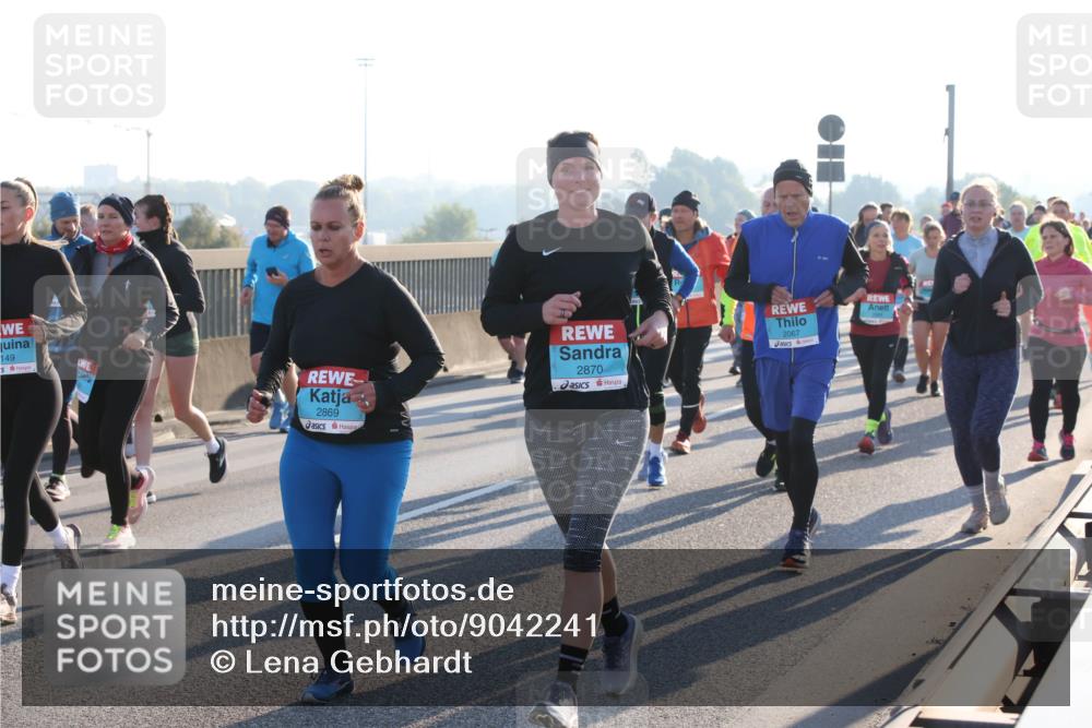 03.10.2025 - Köhlbrandbrückenlauf Lena Gebhardt http://msf.ph/oto/9042241 03.10.2025 09:26:00 Position 1 149, 2869, 2870, 2067 meine-sportfotos.de