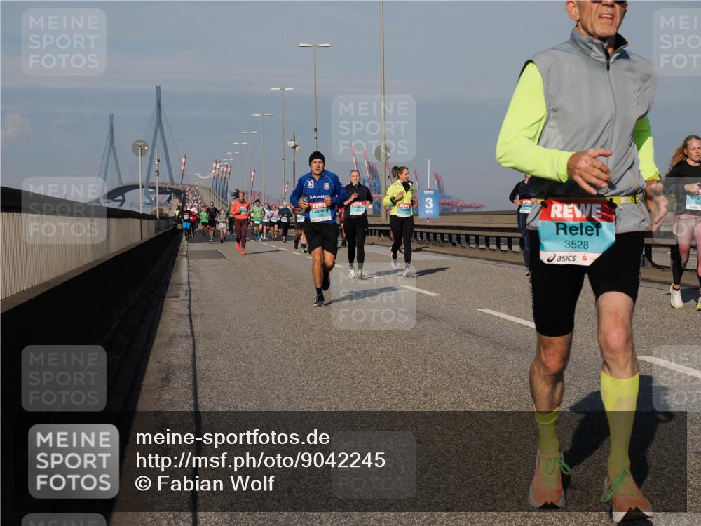 03.10.2025 - Köhlbrandbrückenlauf Fabian Wolf http://msf.ph/oto/9042245 03.10.2025 09:55:47 Position 3 33, 3, 3528 meine-sportfotos.de