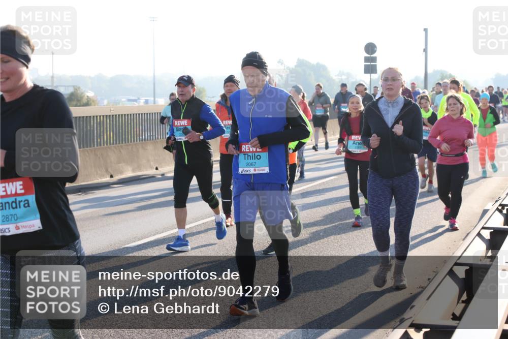 03.10.2025 - Köhlbrandbrückenlauf Lena Gebhardt http://msf.ph/oto/9042279 03.10.2025 09:26:01 Position 1 2870, 2067 meine-sportfotos.de