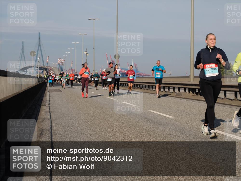 03.10.2025 - Köhlbrandbrückenlauf Fabian Wolf http://msf.ph/oto/9042312 03.10.2025 09:55:53 Position 3 1417 meine-sportfotos.de