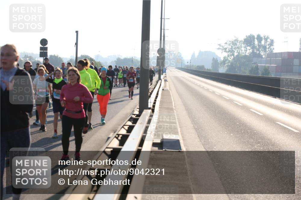 03.10.2025 - Köhlbrandbrückenlauf Lena Gebhardt http://msf.ph/oto/9042321 03.10.2025 09:26:02 Position 1 11 meine-sportfotos.de