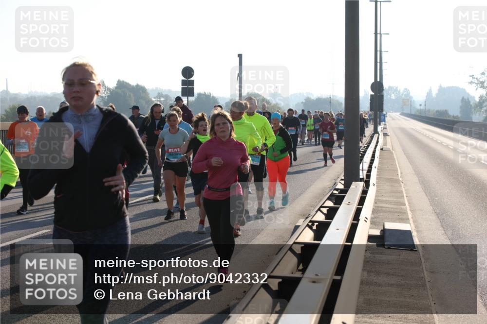 03.10.2025 - Köhlbrandbrückenlauf Lena Gebhardt http://msf.ph/oto/9042332 03.10.2025 09:26:02 Position 1  meine-sportfotos.de