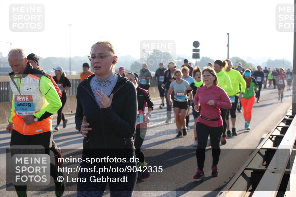 03.10.2025 - Köhlbrandbrückenlauf Lena Gebhardt http://msf.ph/oto/9042335 03.10.2025 09:26:02 Position 1 2004 meine-sportfotos.de