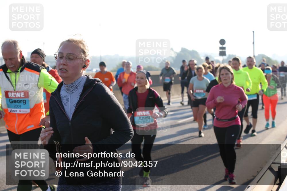 03.10.2025 - Köhlbrandbrückenlauf Lena Gebhardt http://msf.ph/oto/9042357 03.10.2025 09:26:03 Position 1 2004 meine-sportfotos.de