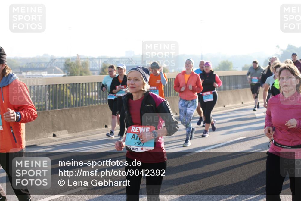 03.10.2025 - Köhlbrandbrückenlauf Lena Gebhardt http://msf.ph/oto/9042392 03.10.2025 09:26:04 Position 1 2369 meine-sportfotos.de