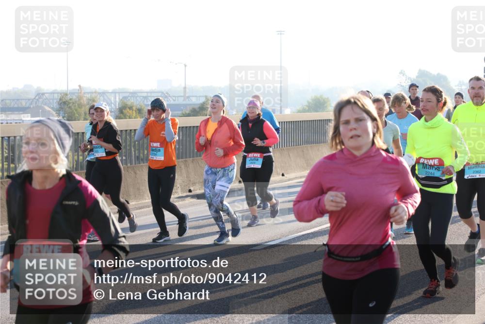 03.10.2025 - Köhlbrandbrückenlauf Lena Gebhardt http://msf.ph/oto/9042412 03.10.2025 09:26:04 Position 1 2369, 1756, 2244, 2362 meine-sportfotos.de